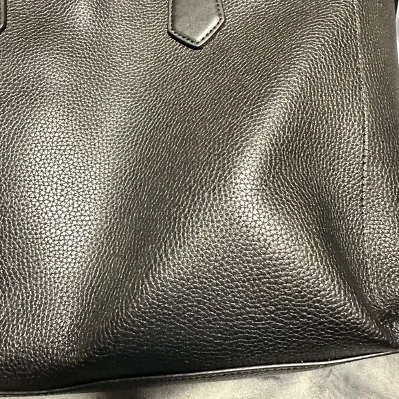 Michael Kors Elegant Black Tote Set - Picture 4 of 6